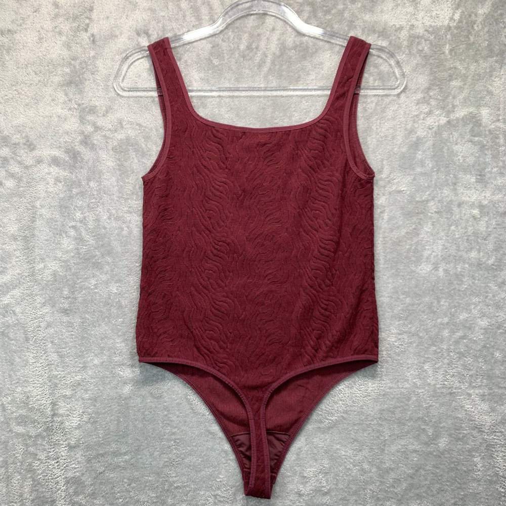 Babaton Red Textured Bodysuit Medium Sleeveless Square Neck Minimalist Aritzia - Picture 13 of 14